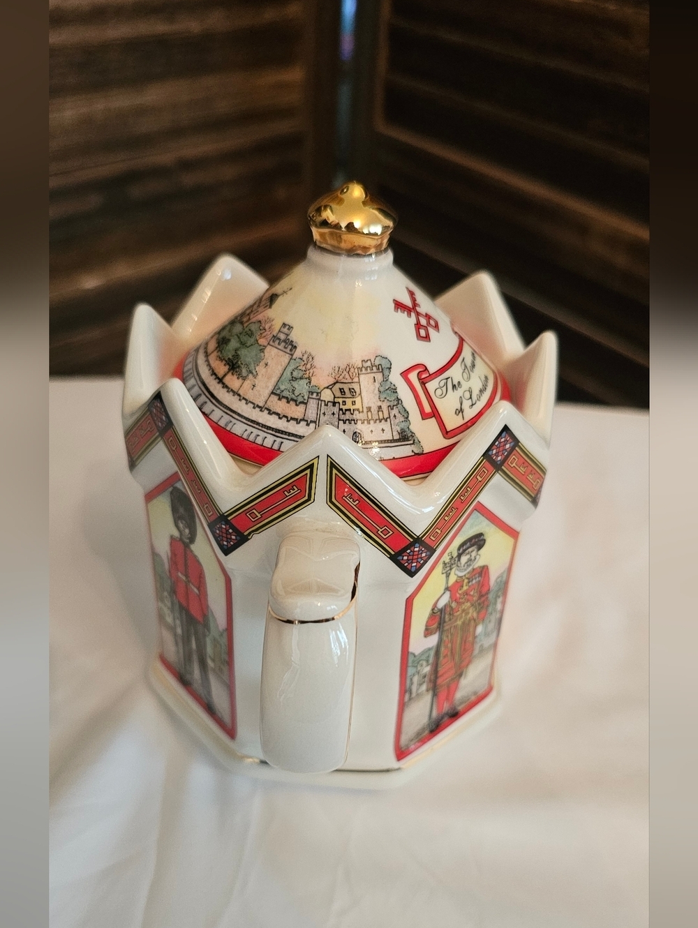 Vintage 80s James Sadler Tower of London Teapot Personnel of the Tower - Picture 5 of 13